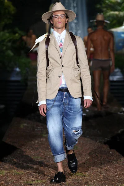 Look 17